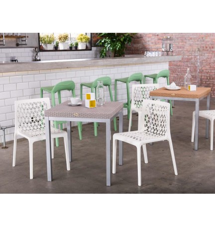 Mesa RUSS Rattan 68x68 cm para terrazas o restaurantes